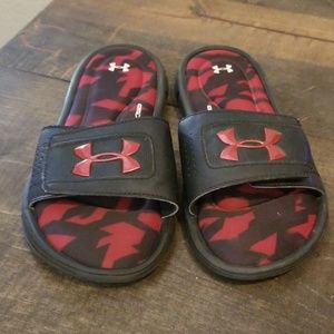 Boys Under Armour Sandals Size 4